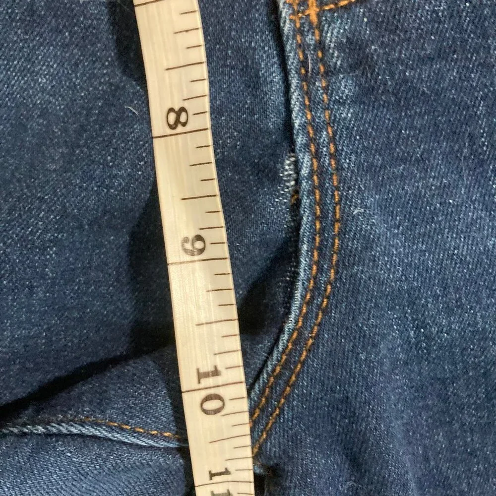 Old Navy Women's Jean Shorts sz 16 Bermuda Length, 5 Pocket, Medium Blue, EUC
